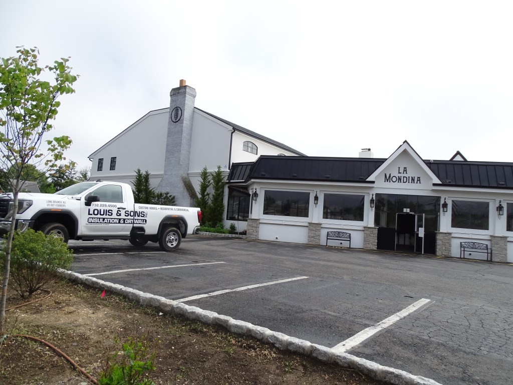 Outside view of La Modina Italian Restaurant in Brielle, New Jersey